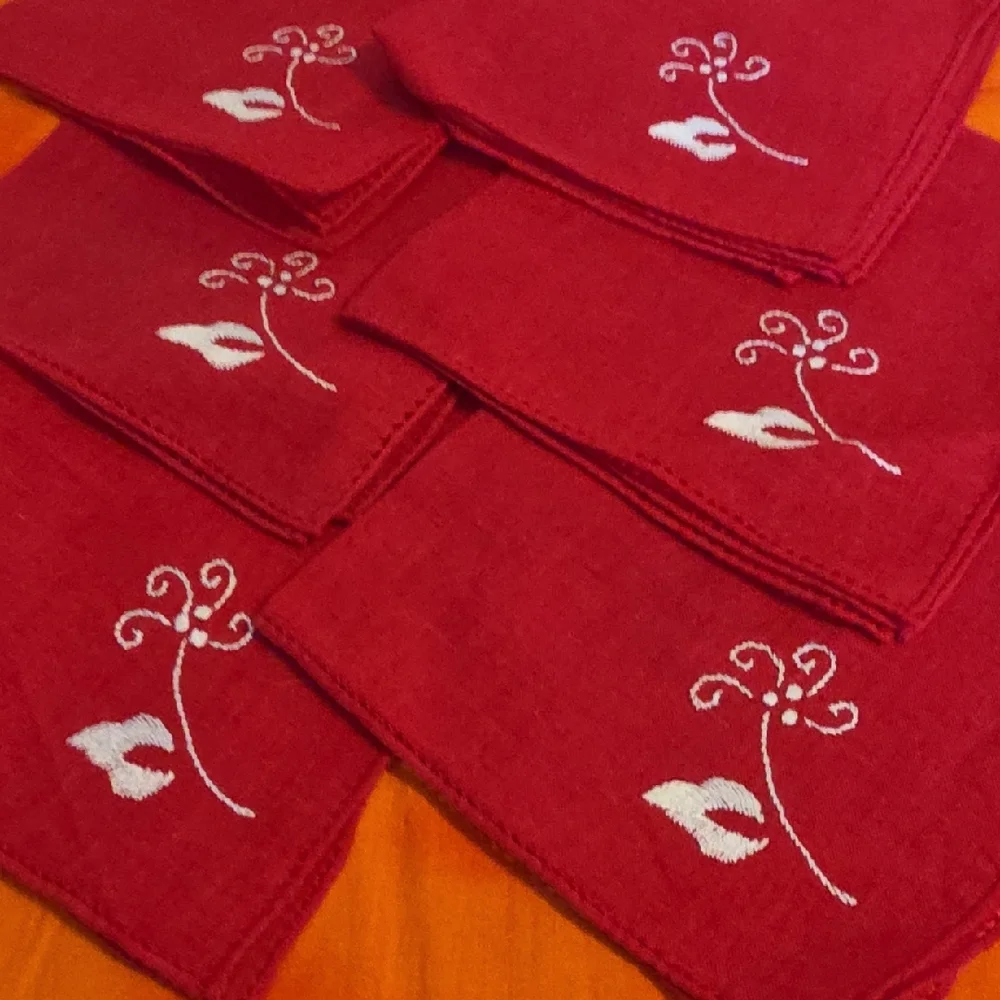 Set of 6 Red Embroidered Cloth Napkins Set White Floral